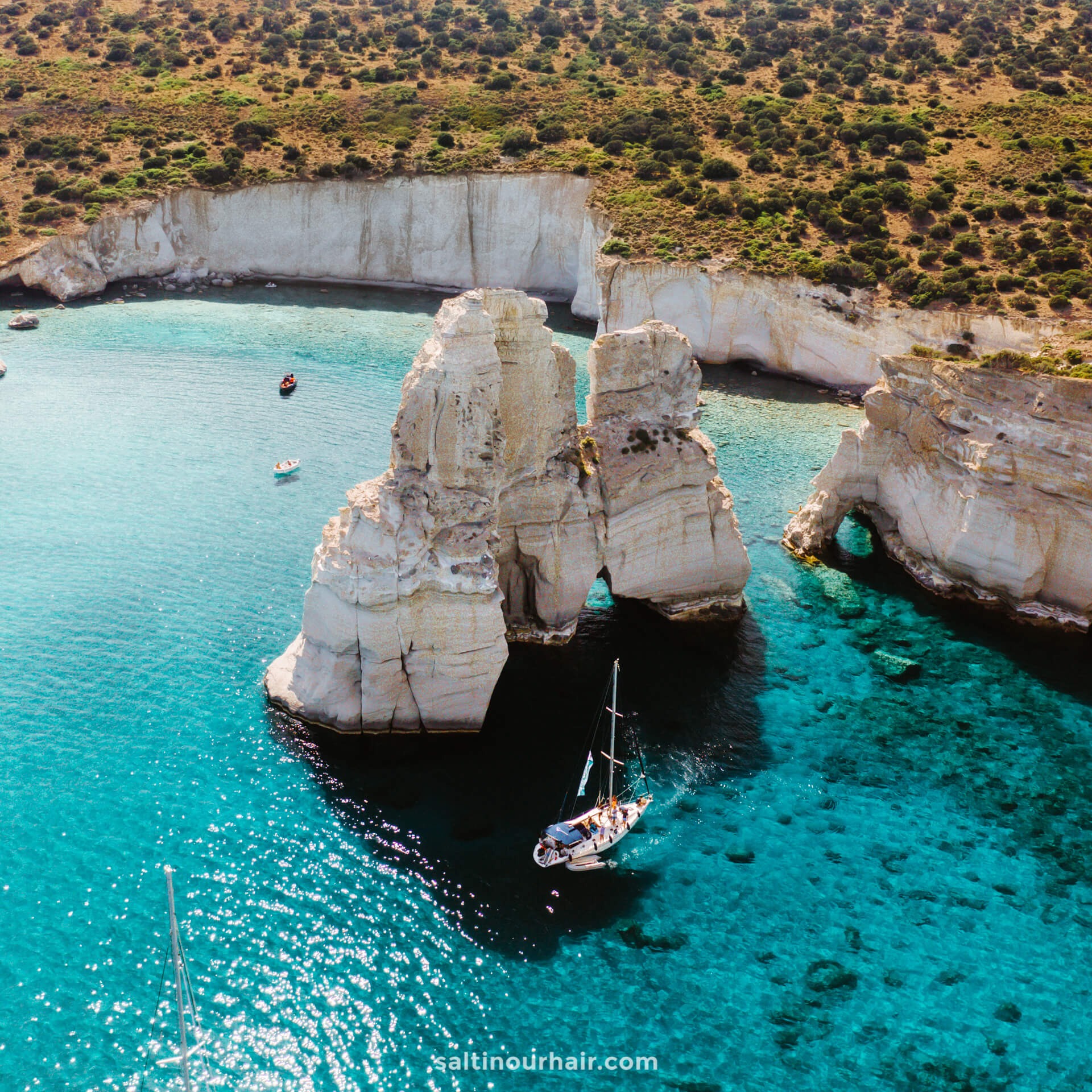 imgi_22_Milos-greece-Travel-Guide